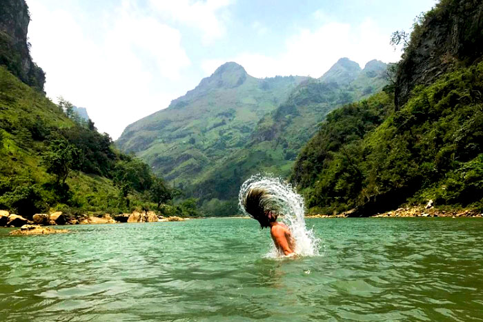 Swimming on the Nho Que River